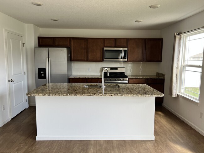 Foto del edificio - 4161 Bradley Dr