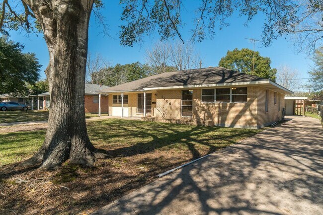 Building Photo - 1706 Colby Dr