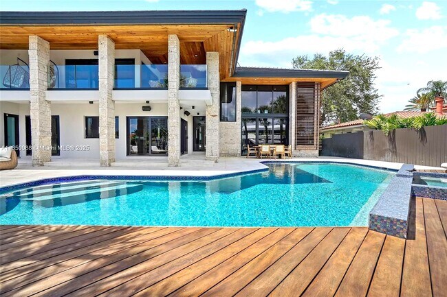 Foto del edificio - 3343 NE 166th St