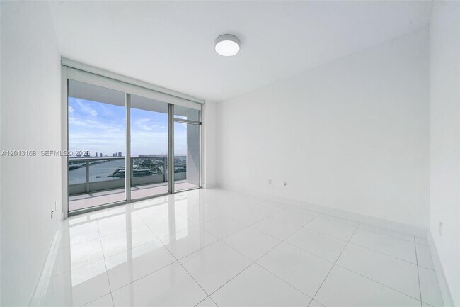 Foto del edificio - 900 Biscayne Blvd