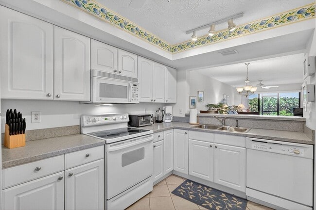 Building Photo - 7410 S Ocean Dr