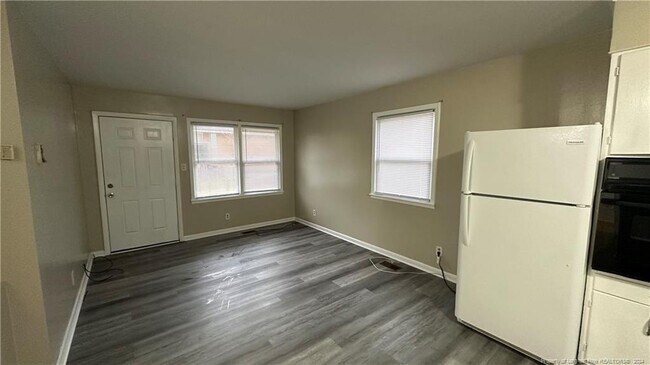 Foto del edificio - 828 Ridge Rd