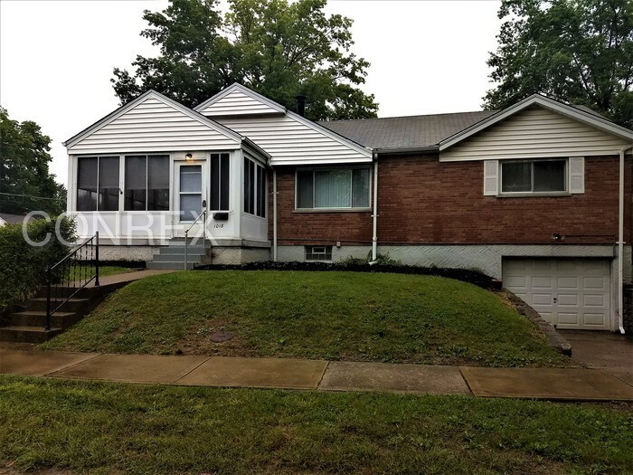 Primary Photo - Cozy 3 bedroom with a screened in porch!!
