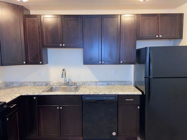 Foto del edificio - Reno Duplex - 1 Pet Friendly, Garage, Dishwasher, Washer/Dryer Hookups, Central A/C