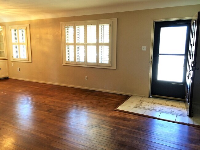 Foto del edificio - Single Story | Prime Location | Nob Hill L...