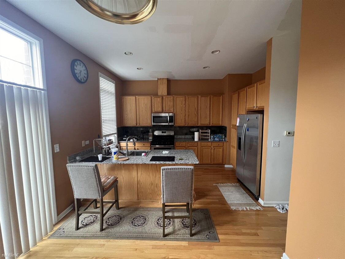 Primary Photo - 4 br, 3.5 bath Townhome - 1151 E 46th St