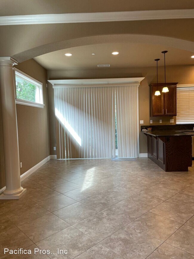 Building Photo - 3 br, 2.5 bath House - 6127 Via Presidio