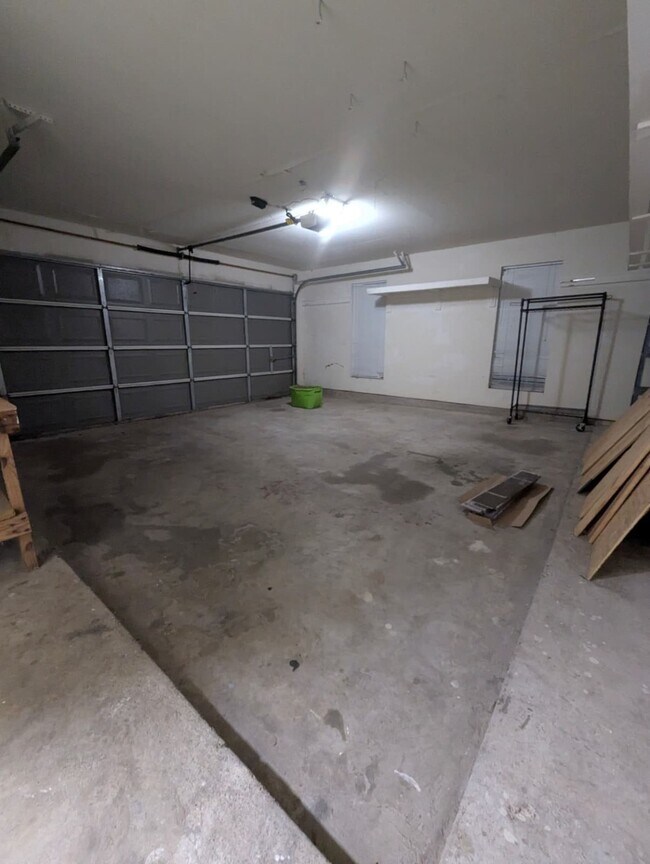 Foto del edificio - 827 Coral Tree Pl