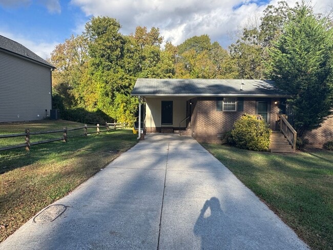 Foto del edificio - Statesville Downtown - 3BR/1.5BA