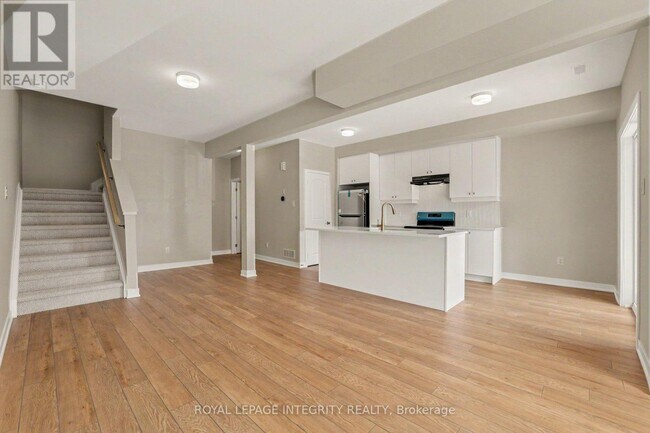 Building Photo - 825 Demulcent Ln