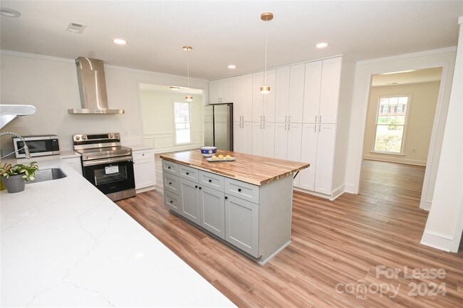 Building Photo - 4752 Truscott Rd