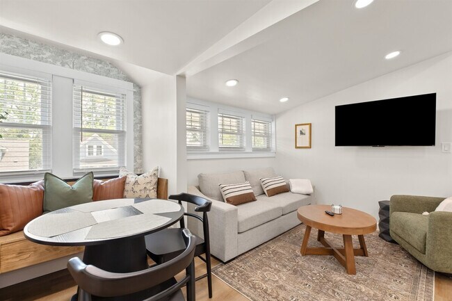 Building Photo - 221 Ardmore Dr