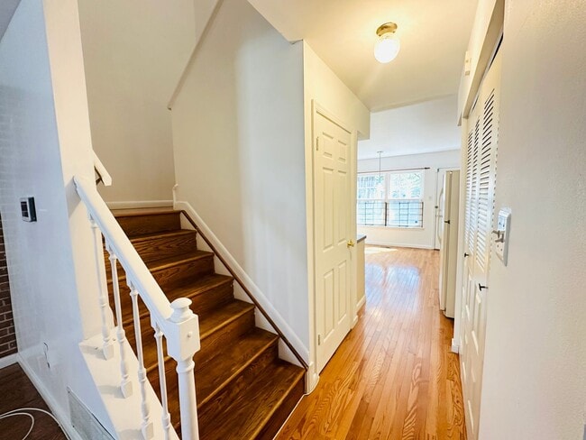 Foto del edificio - 2BR-2BA - Townhome Near John's Hopkins Hos...