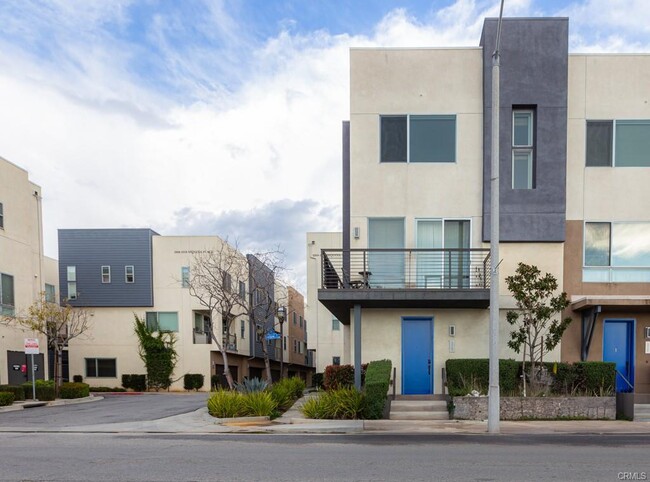 Building Photo - 315 Mission Rd