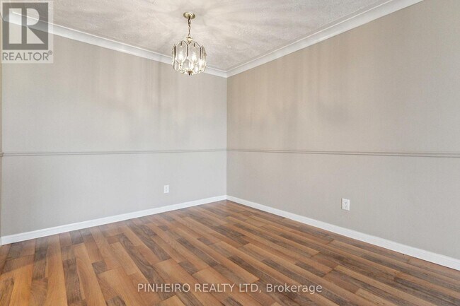 Building Photo - 727 Deveron Crescent