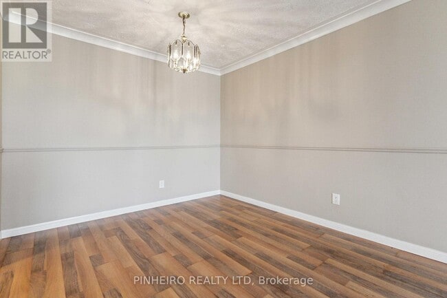 Photo du bâtiment - 727 Deveron Crescent