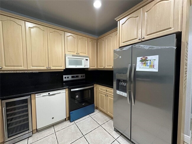 Building Photo - 2841 Poinciana Cir