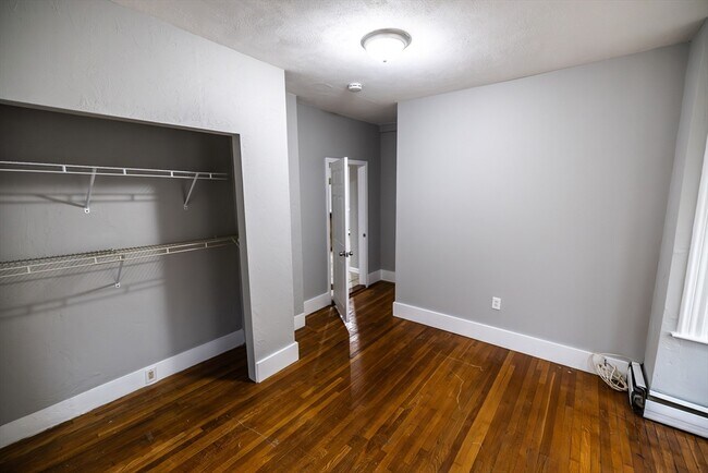 Building Photo - 28 Bower St