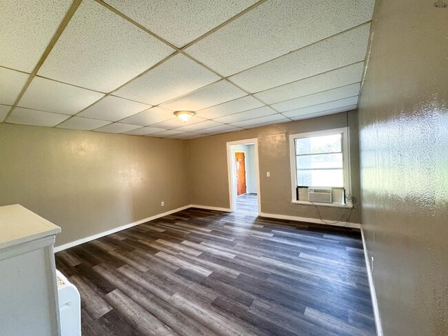 Building Photo - 3201 Southwest Dr