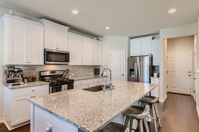 Building Photo - 5305 Golden Canary Ln