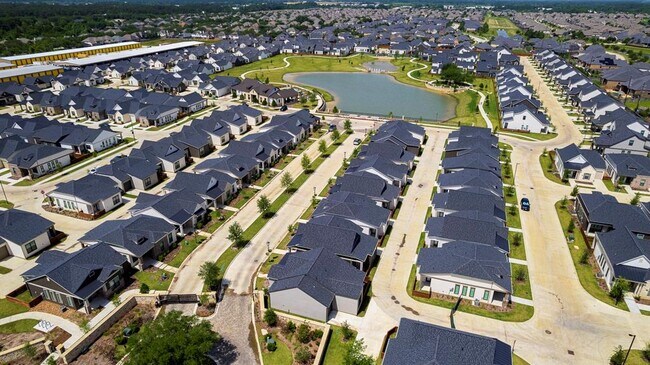 Foto del edificio - 18102 Bluegrass Pk Ln