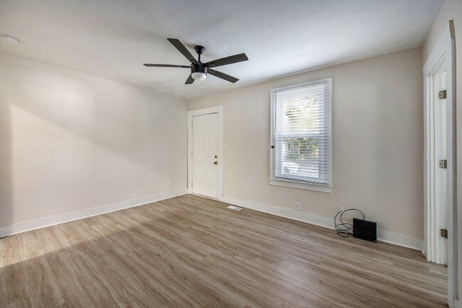 Foto del edificio - 2755 E Surrey Dr