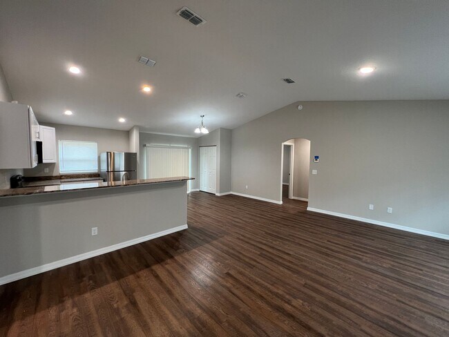 Foto del edificio - Stunning 3 Bedroom, 2 Bathroom Home in Ock...