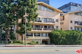 Building Photo - 1154 S Barrington Ave