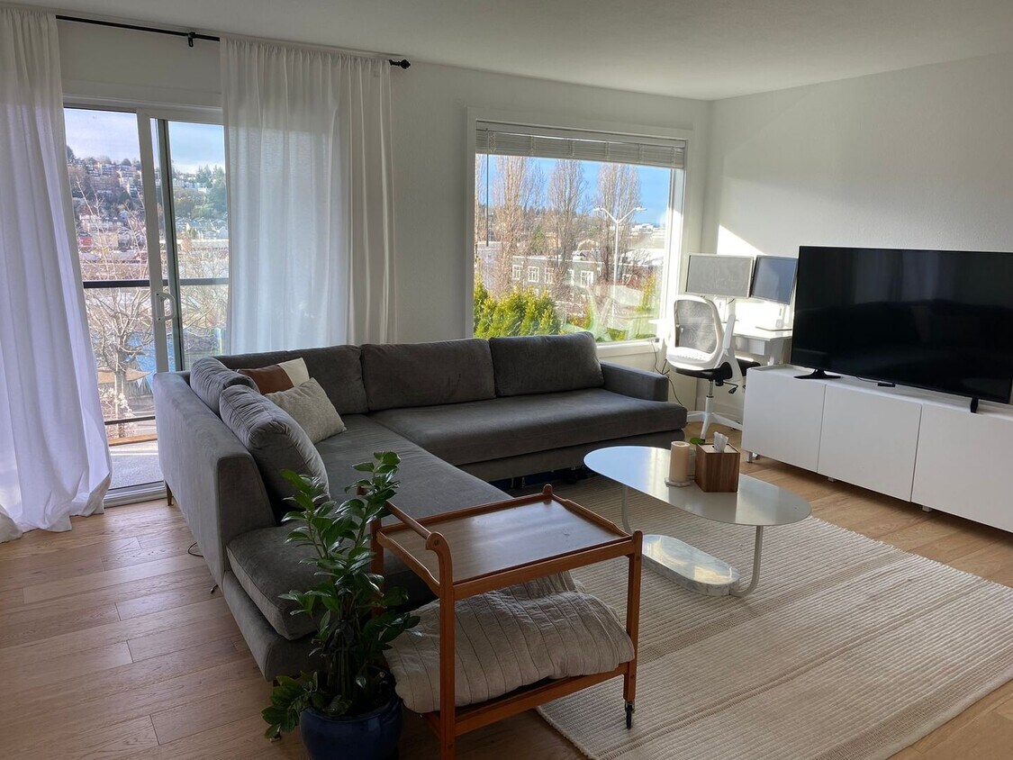 Queen Anne Condominium Urban Terrace Condo for Rent in Seattle, WA