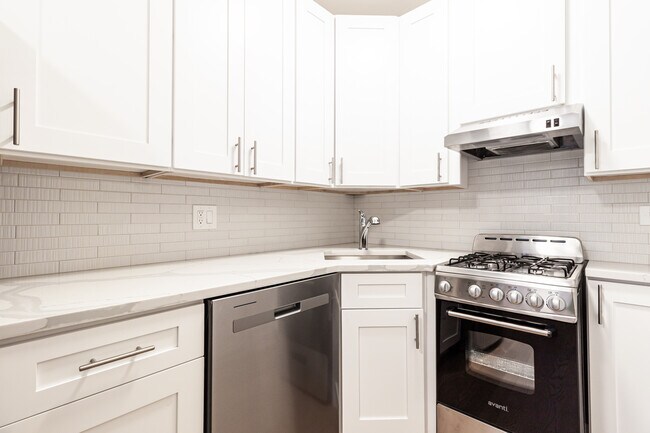 Foto del edificio - 520 W Cornelia Ave