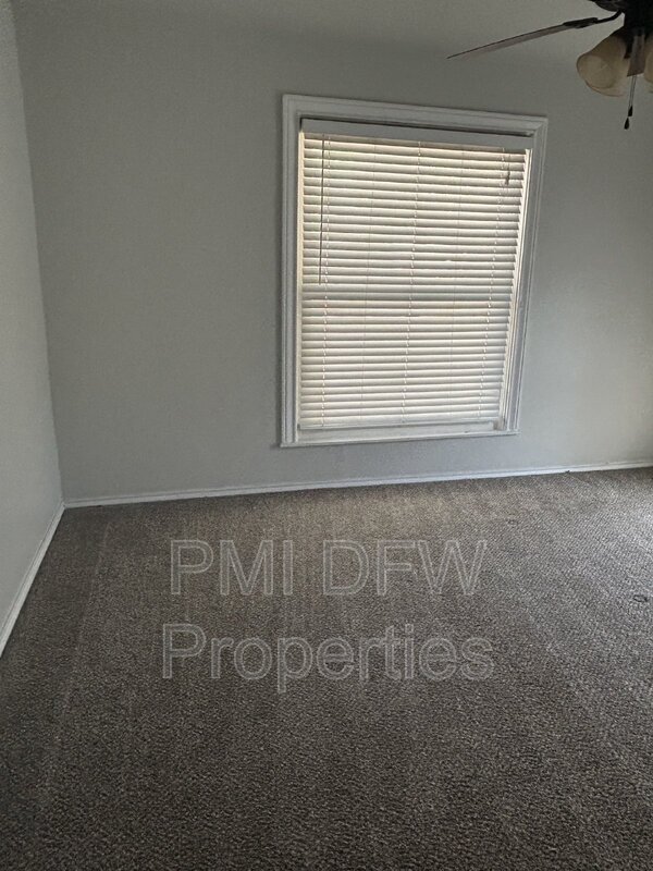 Foto del edificio - 1229 Churchill Rd