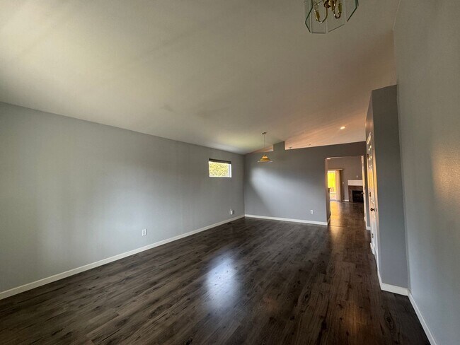 Building Photo - Beautiful One Story House - 3 bed in Spanaway!