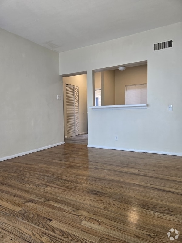 Building Photo - 4300 Fairview Ave