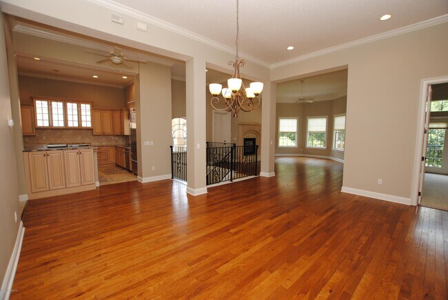 Building Photo - 120 Cuello Ct