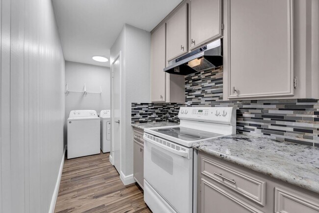 Foto del edificio - 1829 Bering Dr