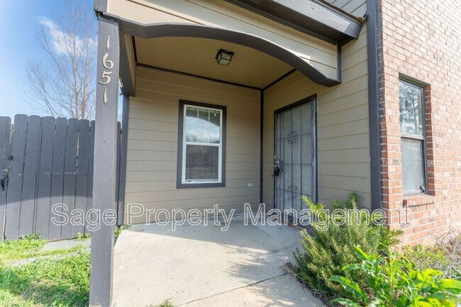 Foto del edificio - 1651 Clear Lake Ave