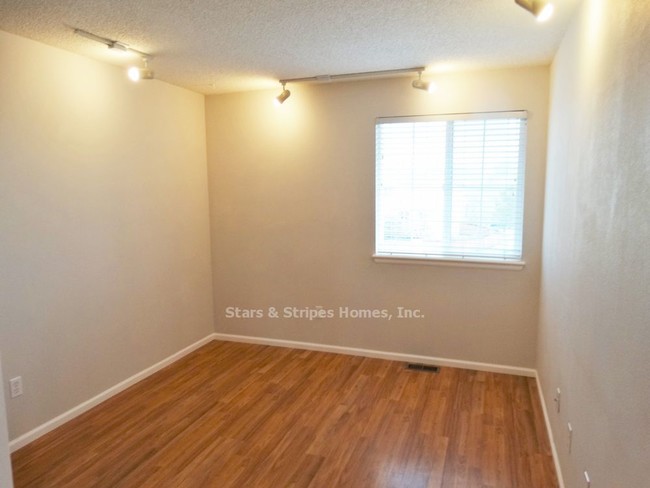 Building Photo - 3 Bedroom 3 Bath 2 Story on Cul-de-sac