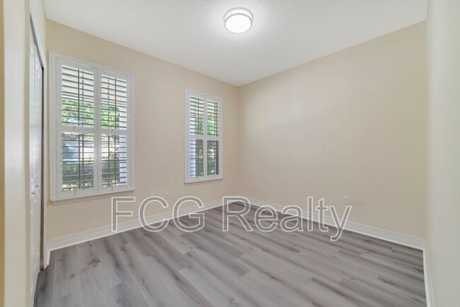 Building Photo - 11701 Verrazano Dr