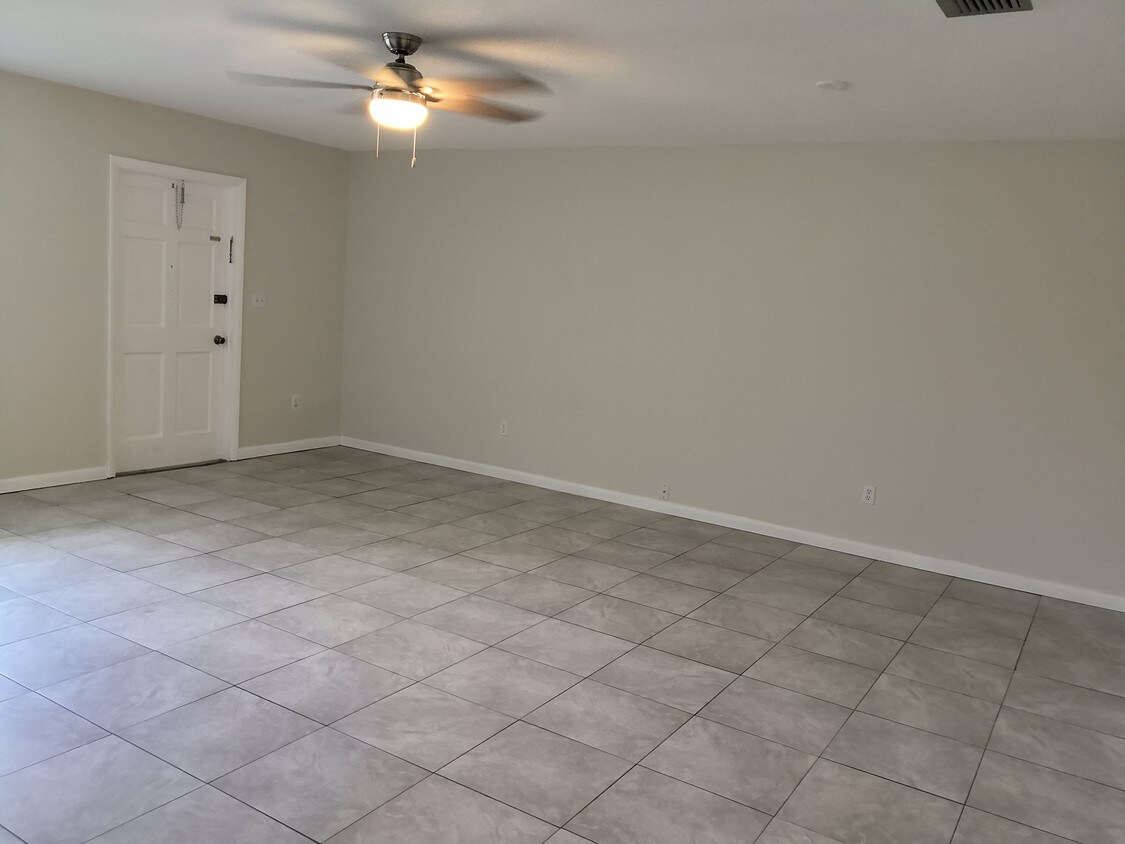 Sala de estar - 4260 Stirling Rd