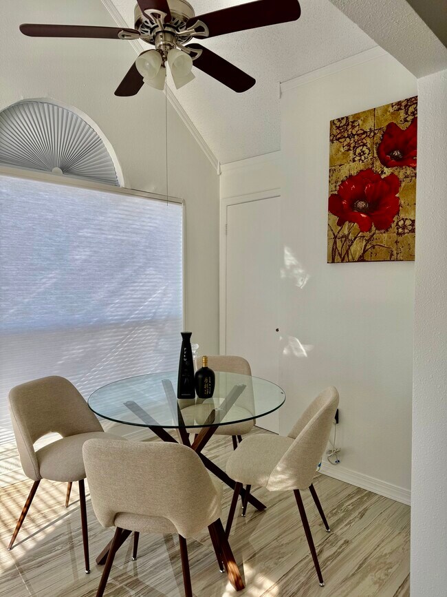 Foto del edificio - 9481 Highland Oak Dr