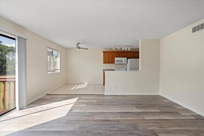 Foto del edificio - 1884 Agora Cir SE