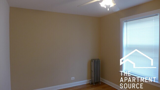 Building Photo - 3421 N Marshfield Ave