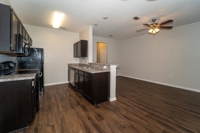 Foto del edificio - 211 Moultrie Village Ln