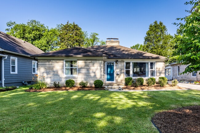 Building Photo - 5860 Primrose Ave