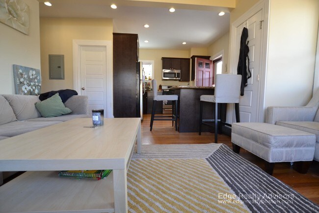 Building Photo - 326 Washington St