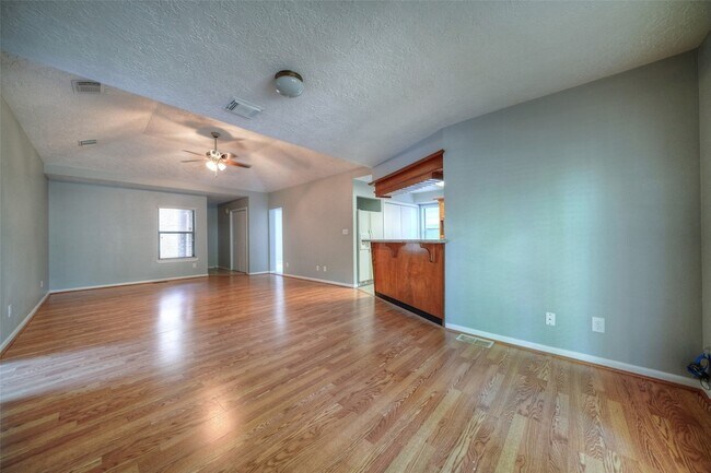 Foto del edificio - 25 Shady Oak Ln