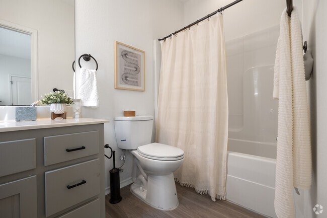 3BR, 3BA - 1,700SF Bathroom - The Village on Telluride