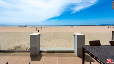 Building Photo - 6419 Ocean Front Walk