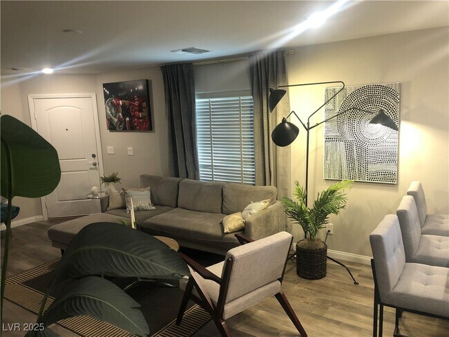 Foto del edificio - 6594 Secret Grove Ave