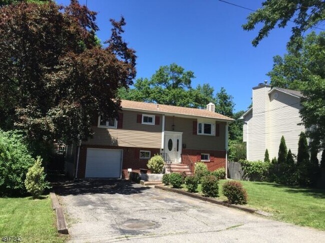 Building Photo - 27 Haddon Rd